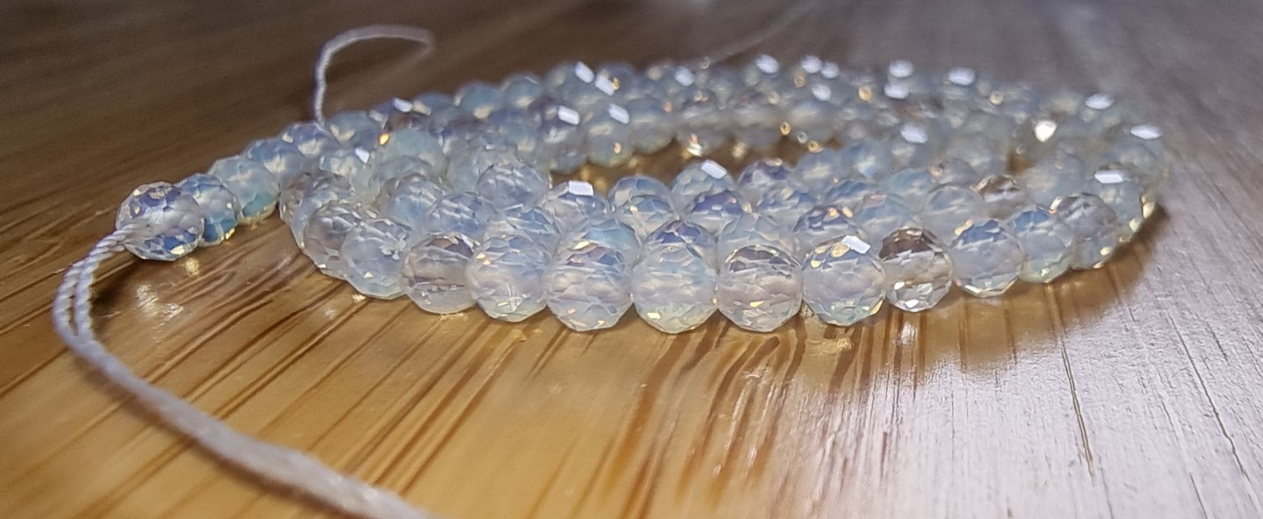 Minerali & Pietre curative: Opal weiss facettiert 3mm. Strang – Nuovo e nell'imballaggio originale da Menziken venduto da Mirager 2