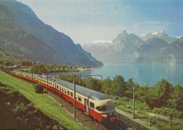 Bahn SBB TEE Zug in Sisikon (Linie Zürich - Lugano)  Motiv