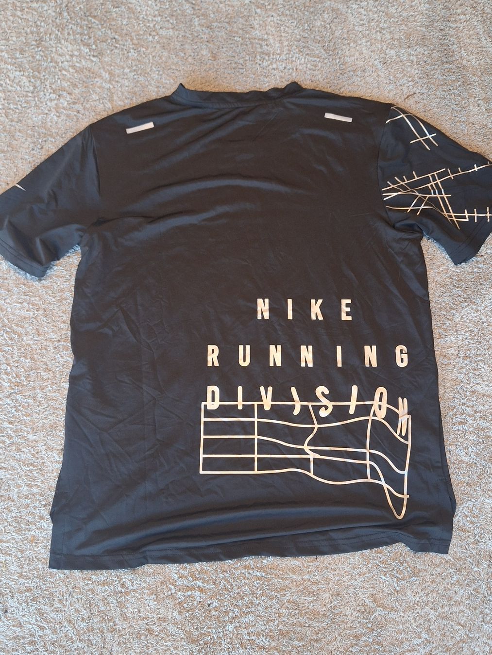 Nike Lots de vêtements: Ensemble nike running division – Neuf avec emballage d'origine à Corcelles NE par joh_9vj9 2