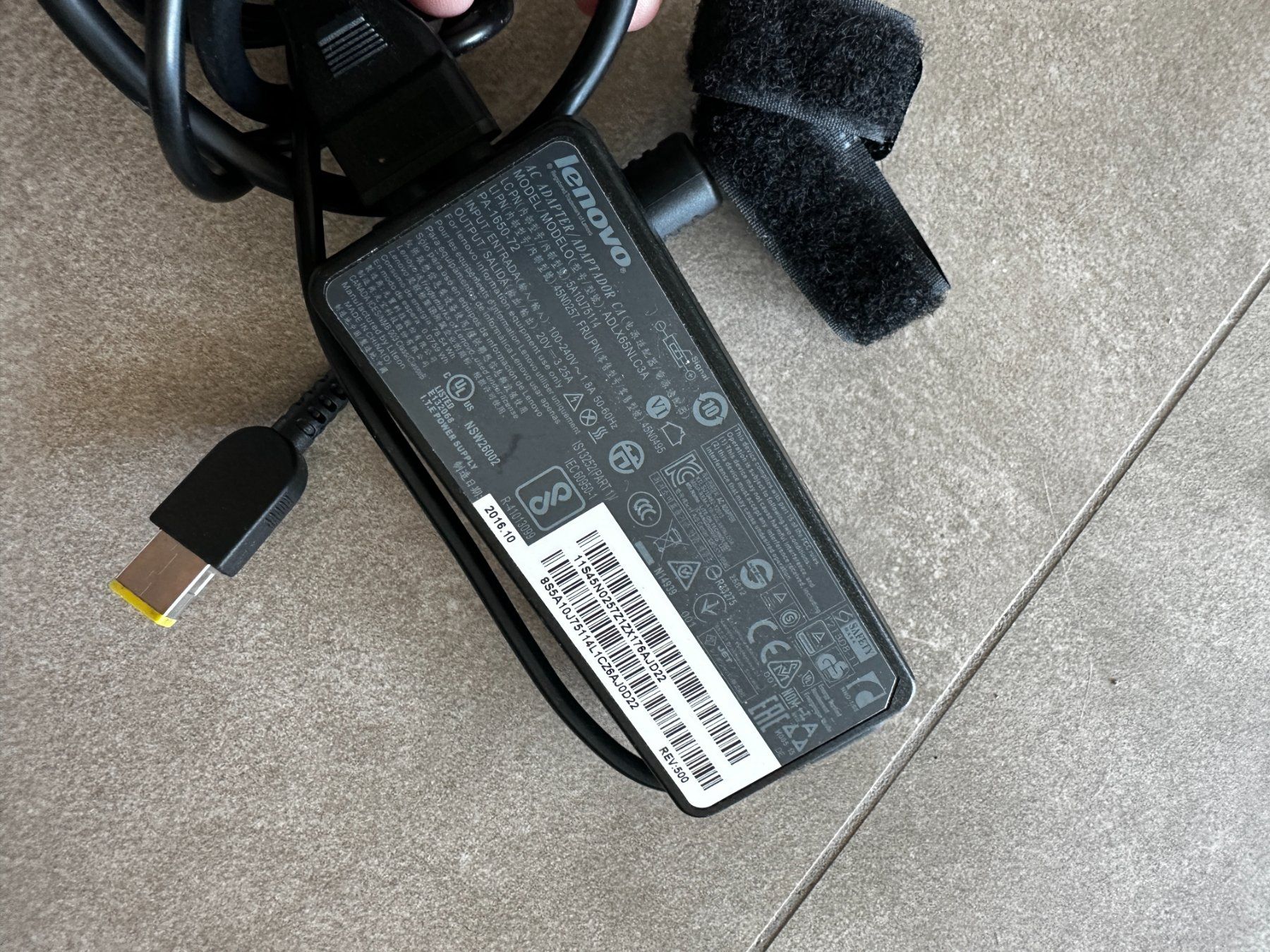 Lenovo Unità & Adattatore: Adapter Lenovo ADLX65NLC3A – Usato da Lugano venduto da _tuttifrutti_ 1