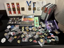 🔥Vintage XL Mercedes-Benz Pins Lot Medaillen Buch DVD🔥
