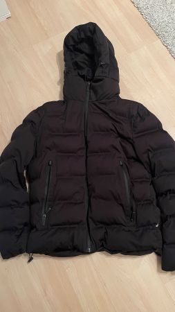 Zara Winterjacke schwarz mit Kapuze Grösse L