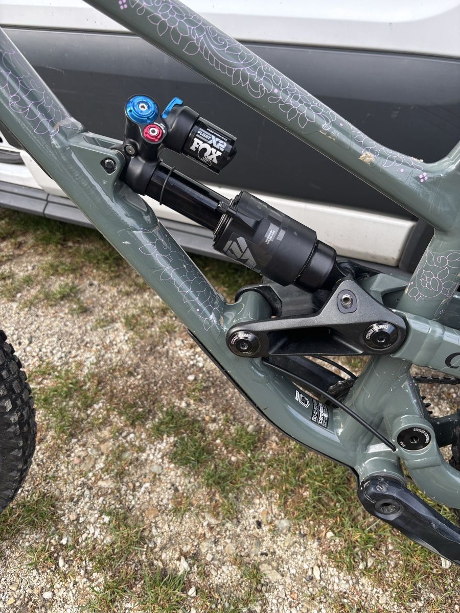 Commencal Velos: Commencal Clash M – Gebraucht aus Winterthur von Mia.27 5
