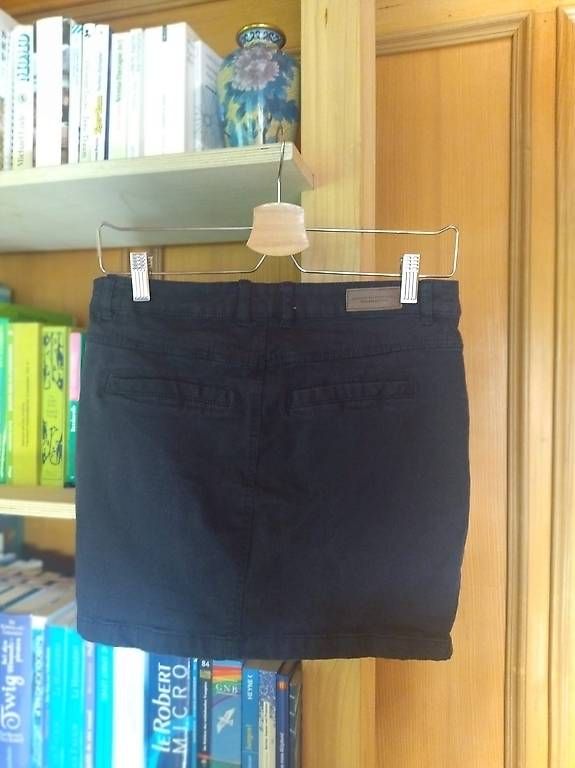 Gonne: H&M Basic Black Skirt – Usato da Ochlenberg venduto da Pbw_ardrobe 1