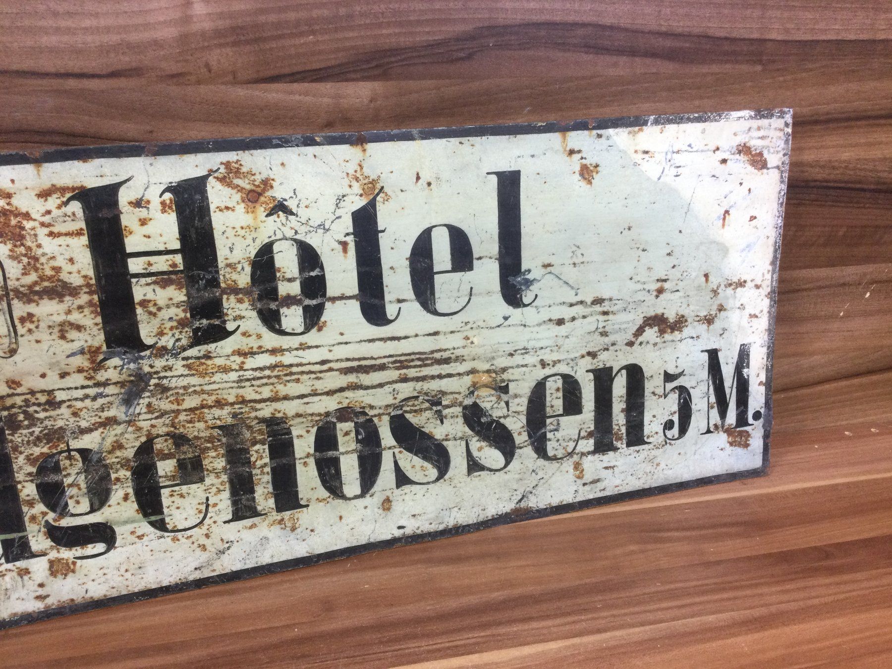 Insegne: Antikes rostiges Eisen Schild Hotel Eidgenossen – Usato da Wangen SZ venduto da kuriosum12 2