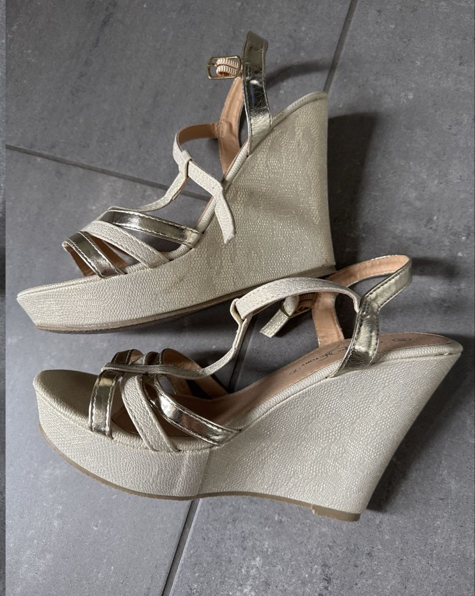 Scarpe da donna: Goldene Pumps – Nuovo (secondo la descrizione) da Bülach venduto da jes_s6yg 2