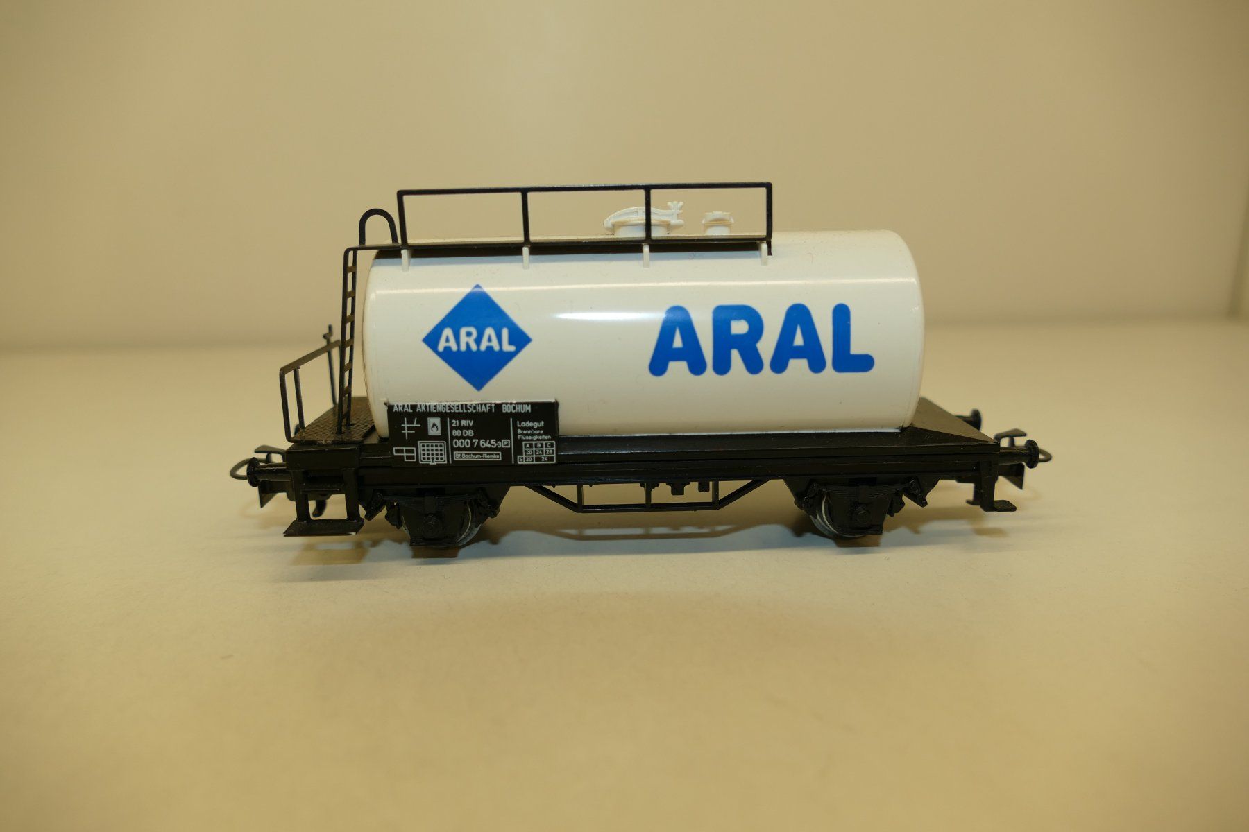 Märklin Modelleisenbahnen: Märklin H0: DB Kesselwagen Aral – Neu (gemäss Beschreibung) aus Niederhasli von rail-duerst 1