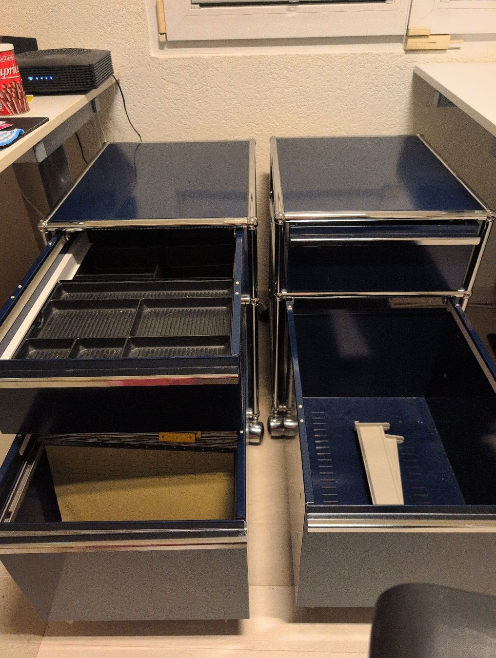 USM Banconi: 2 USM Haller Rollcontainer dunkelblau mit Schubladen – Nuovo (secondo la descrizione) da Sins venduto da Bugy67 1