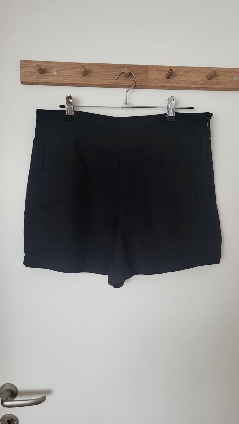 Zara Pantaloni: Short taille haute coupe courte. – Nuovo (secondo la descrizione) da Kloten venduto da kar_zjb2