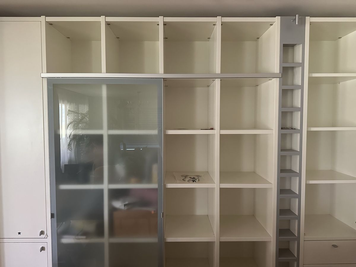 Étagères: Cream and Silver Storage Unit – D'occasion à Unterägeri par Zuraussie