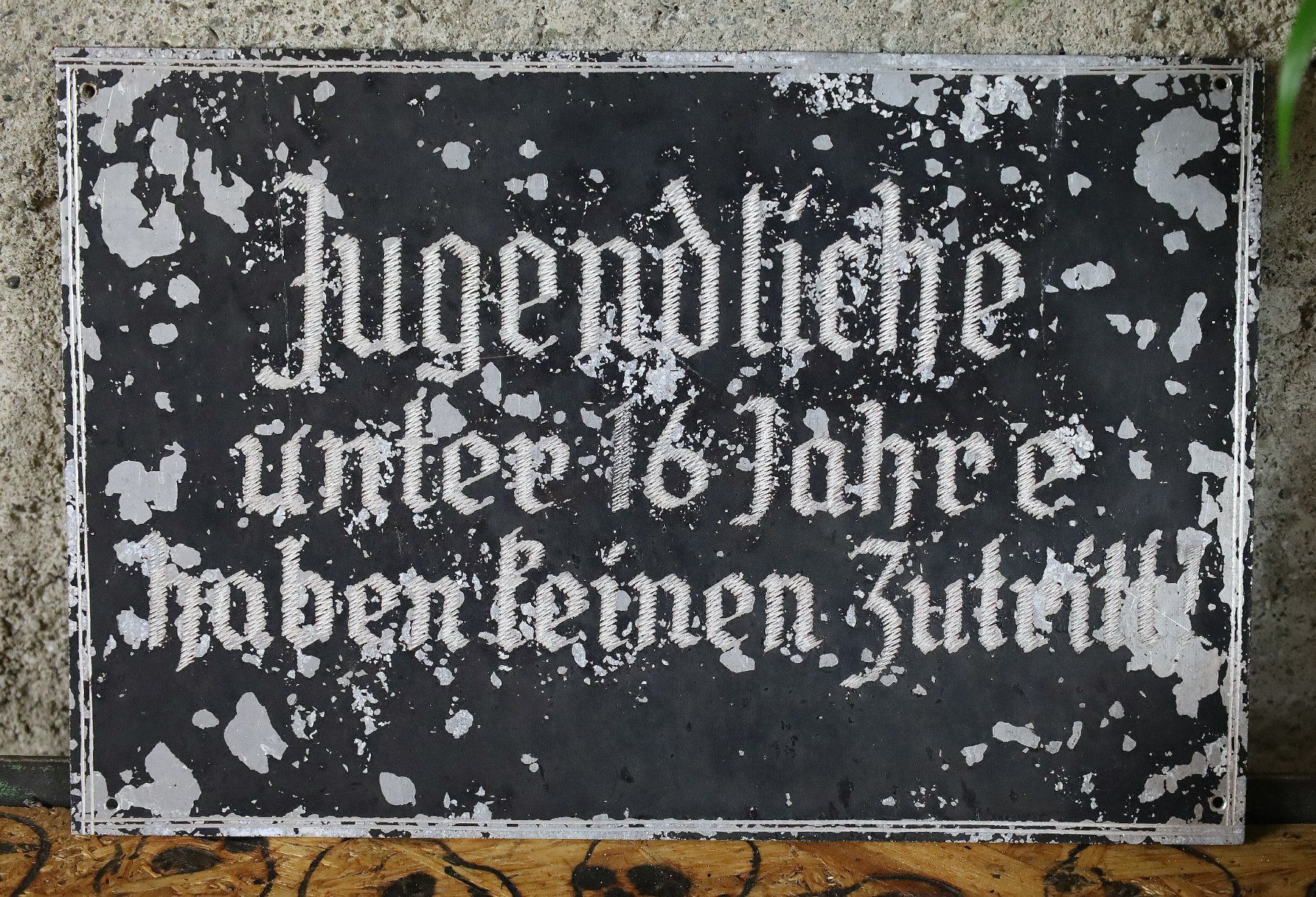 Insegne: Blechschild, Hinweisschild "Jugendliche unter 16" – Usato da Birrwil venduto da brandschatz_birrwil 1