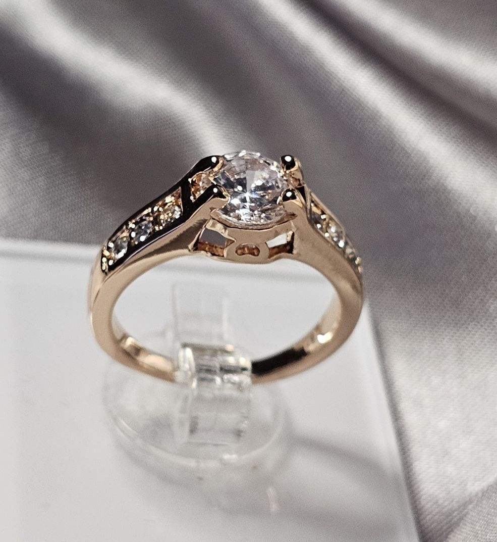 Anelli: Vergoldeter Ring mit weissem Zirkonia Gr. 8 – Nuovo (secondo la descrizione) da Grenchen venduto da dar_6d52