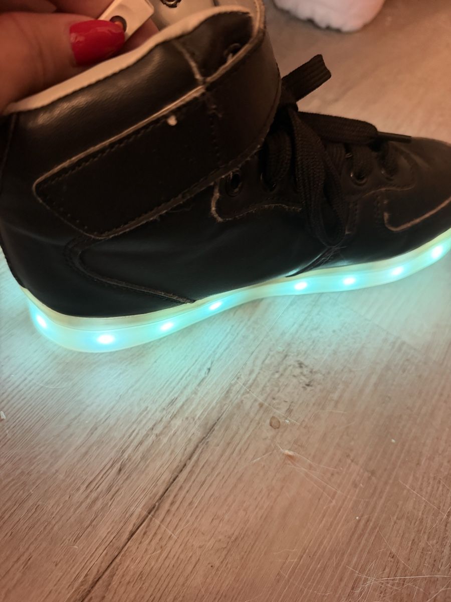 Chaussures garçon: Sneakers mit Licht grosse 34 – D'occasion à Regensdorf par iamabarbiegirl 4
