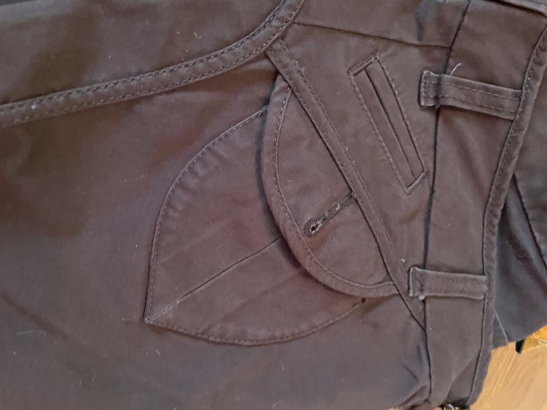 Guess Pantaloni: Guess – Nuovo (secondo la descrizione) da Pully venduto da Kalissa 1