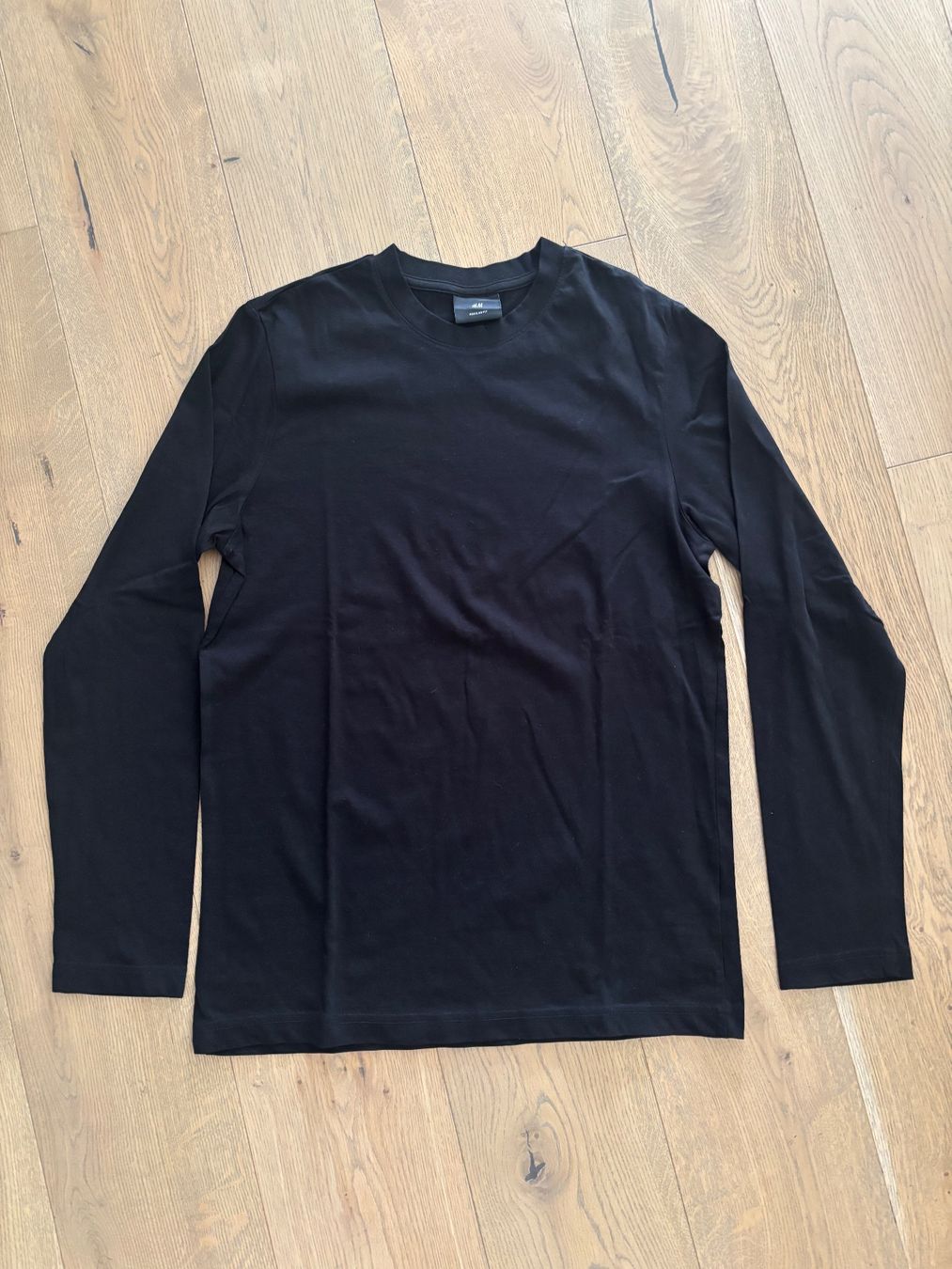 H&M T-shirts: 3er-Pack Basic Longsleeves in weiss, braun/grau, Schwarz – D'occasion à Trübbach par Nico.Broder 3