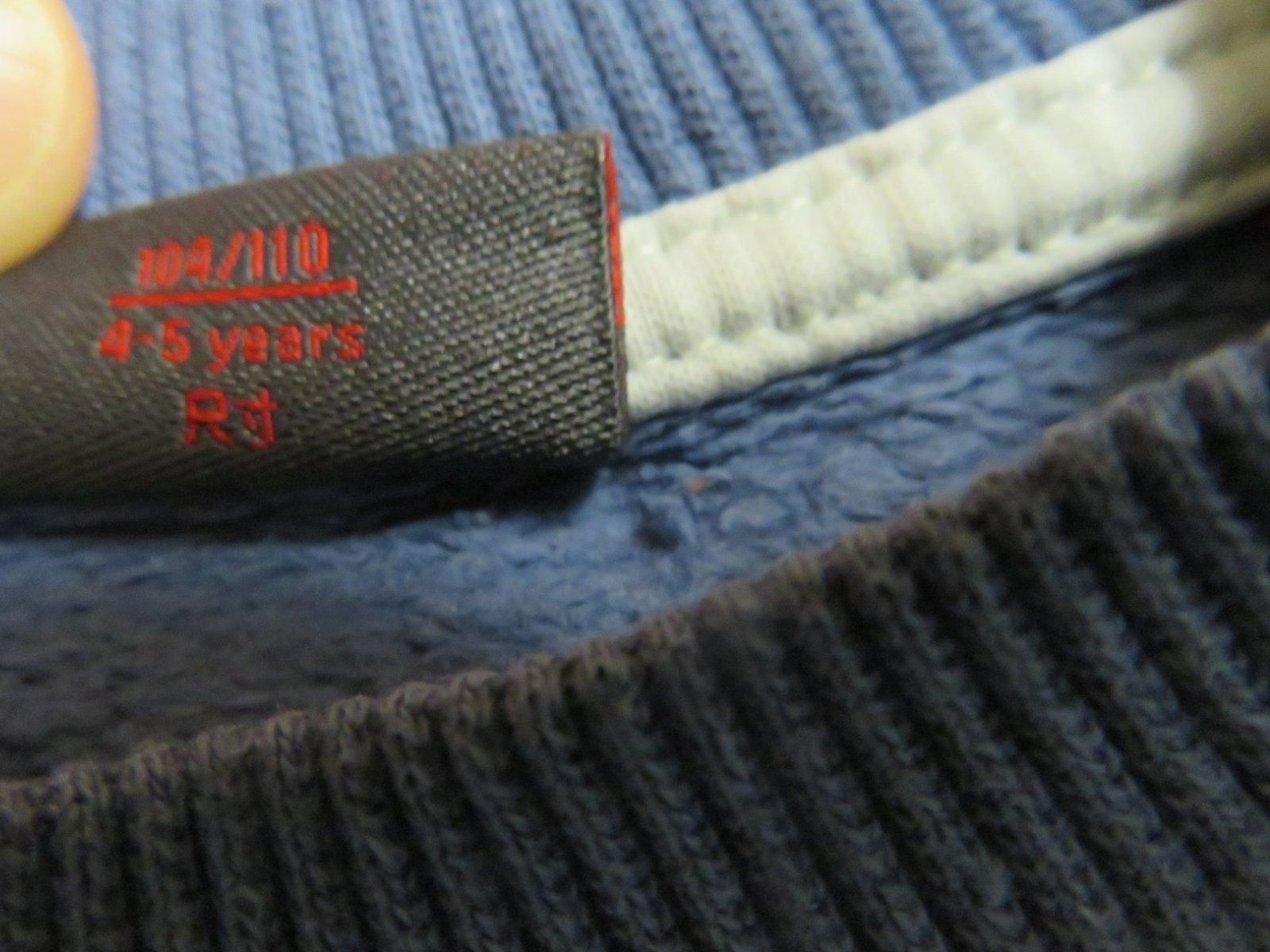 Esprit Maglioni & Felpe: Esprit Sweat-Pullover Gr. 104-110 – Usato da Steckborn venduto da Bibendum02 1