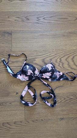 Neuer Bikini-Top-Grösse XL im Blumenmuster für den Sommer