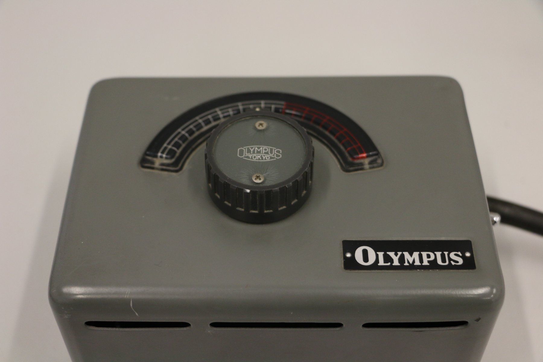 Lampade: Olympus C.P. Regulator 0-6V 5A mit Lampe – Usato da Bern venduto da bsd-bern 6