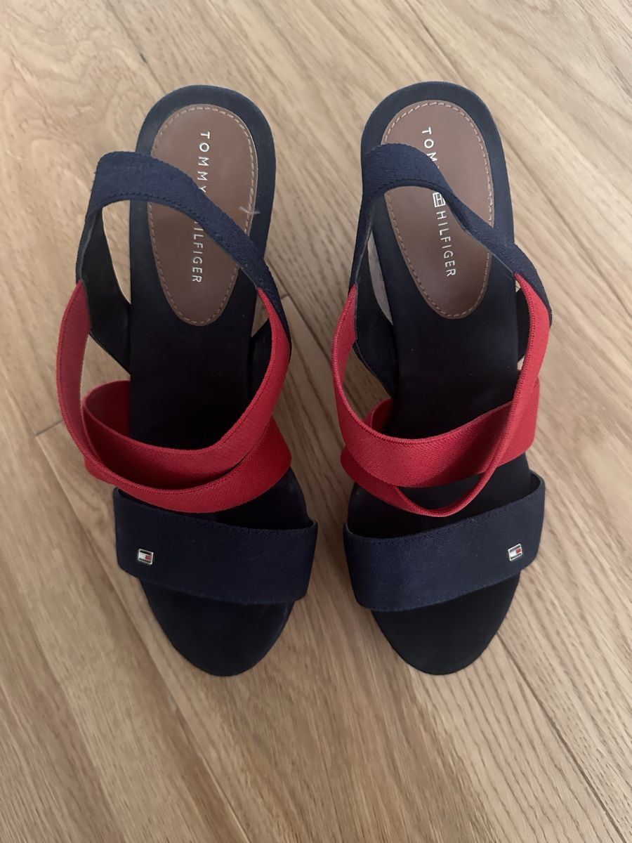 Tommy Hilfiger Chaussures femmes: Tommy Hilfiger Wedges 38 navy/rot – D'occasion à Pfaffhausen par Klaras_second_hand 4