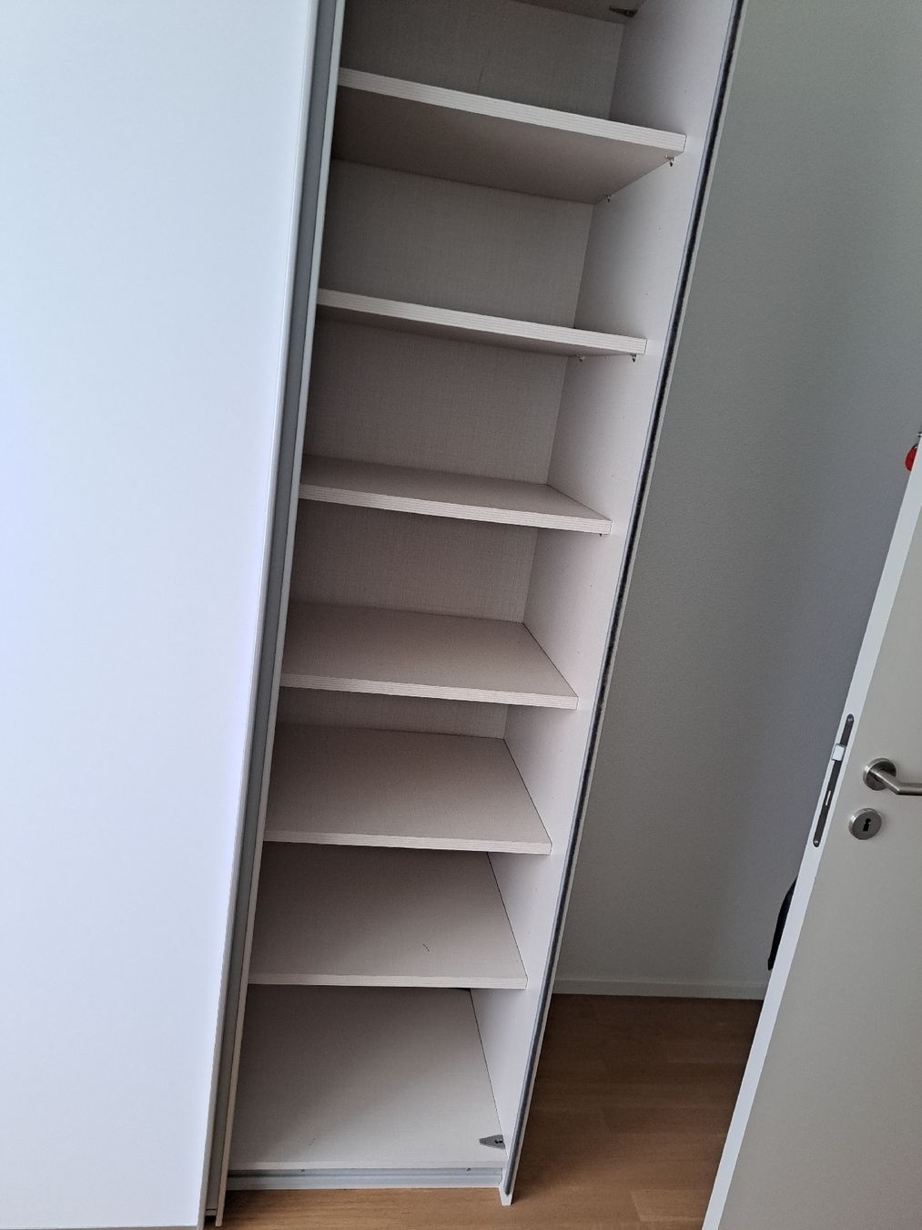 Armadi: 2-türiger Schiebeschrank – Usato da Beringen venduto da Fluegue 3