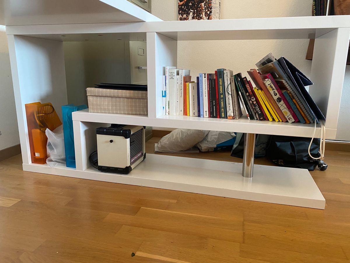 Schreibtische: Schreibtisch mit Regal, schlichtes solides Design – Gebraucht aus Zürich von ehebe 1