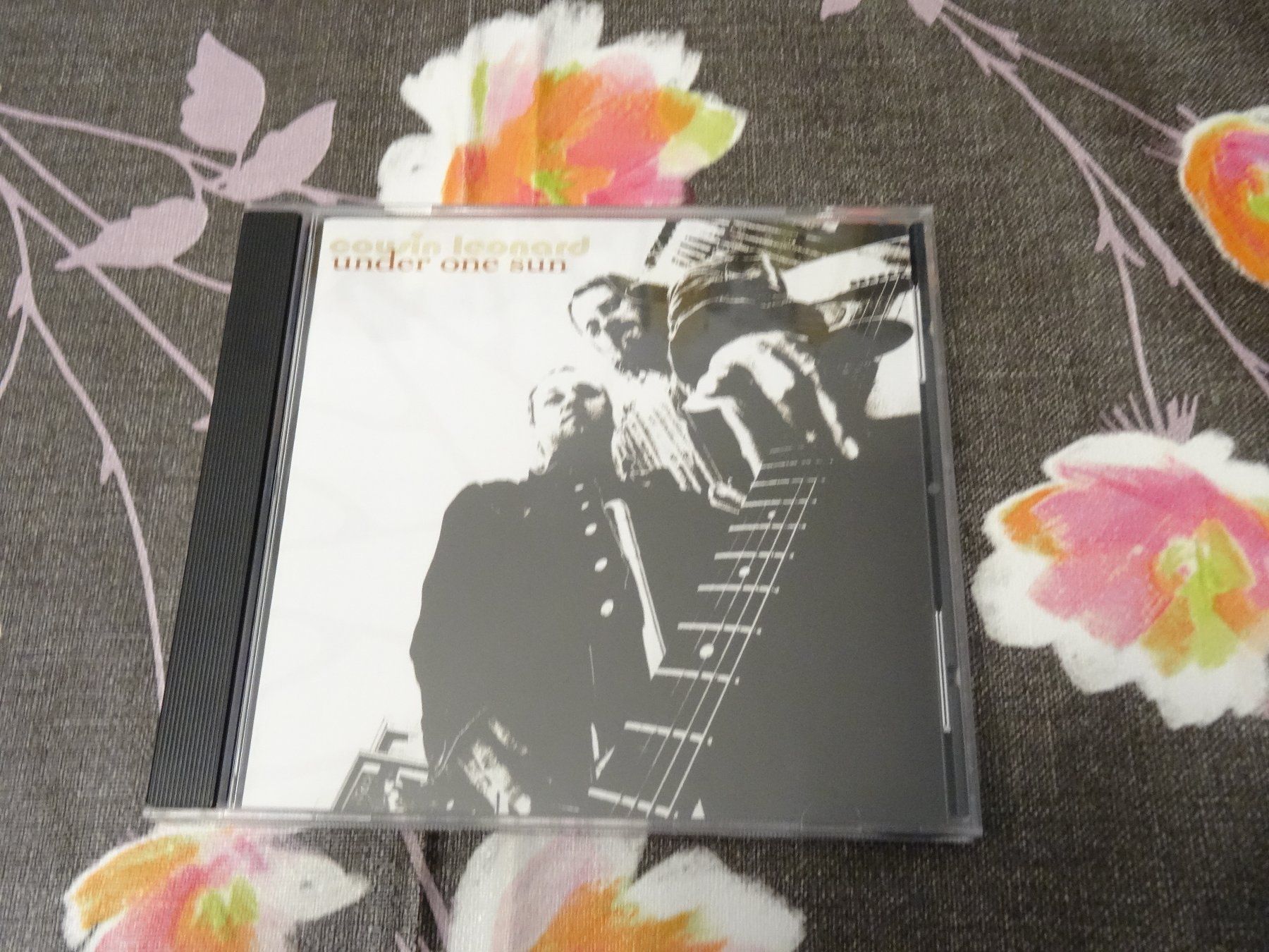 CD: Cousin Leonard - under one sun CD – Usato da Olten venduto da Disc-Ausverkauf
