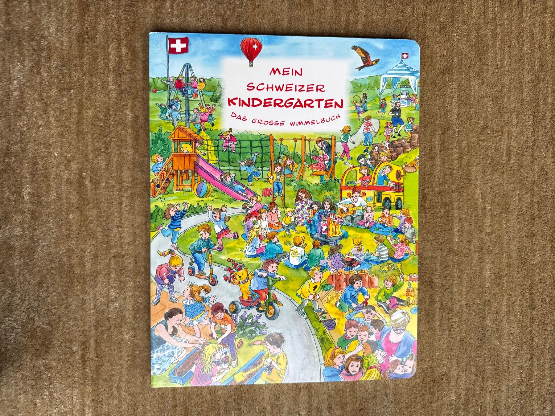Libri: Wimmelbuch - Mein Schweizer Kindergarten – Nuovo (secondo la descrizione) da Aarau venduto da Kilauea