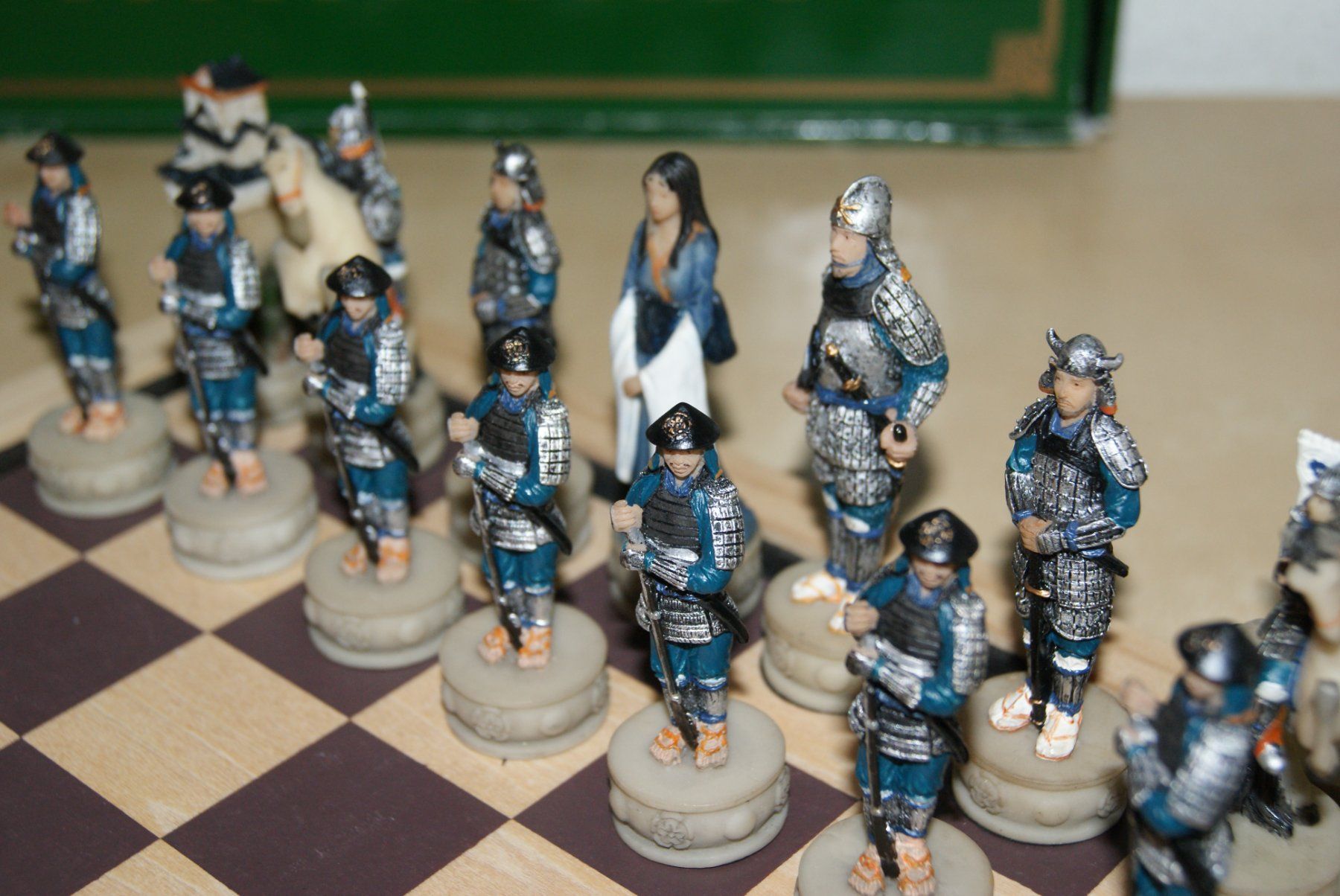 Giochi: Schach - Samurai Handbemaltes Harzfiguren-Schachspiel – Usato da Zürich venduto da Widi1 7