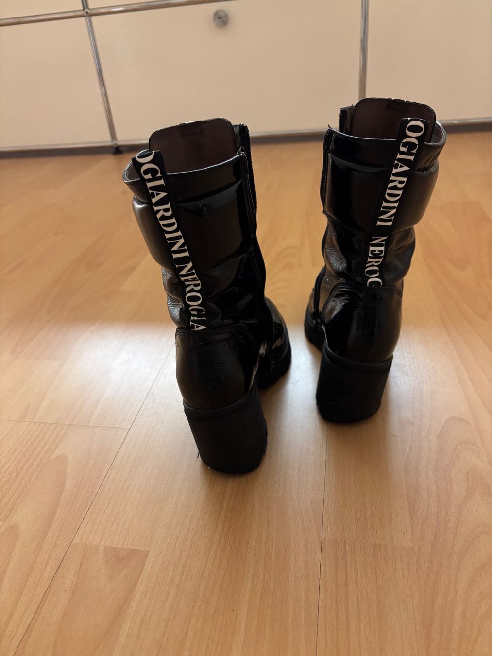 Scarpe da donna: NEROGIARDINI Stiefel, Gr. 39, Schwarz, Gebraucht – Usato da Weissbad venduto da FlickflauderY 1