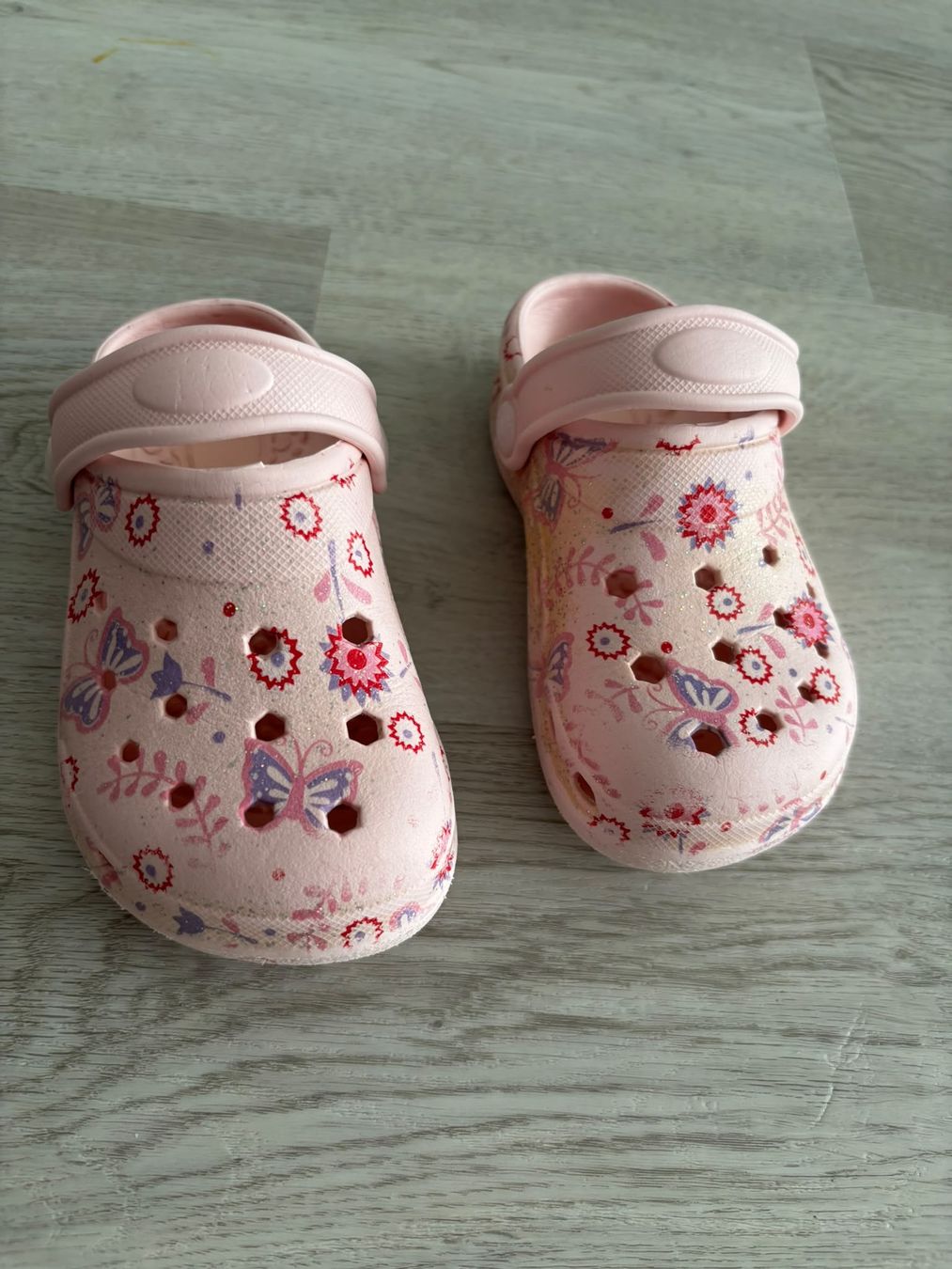 Schuhe für Jungen: Kinder Crocs Gr. 24 – Gebraucht aus Hochfelden von rub_rnw5