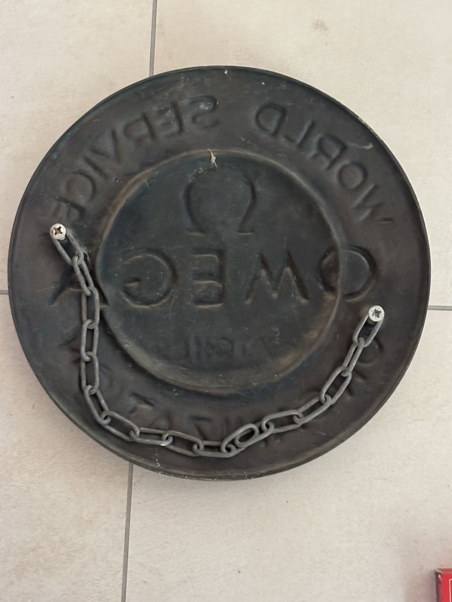 Insegne: Omega Schild, Tasche und Briefklammern – Usato da Rüti b. Büren venduto da CenicAG 2