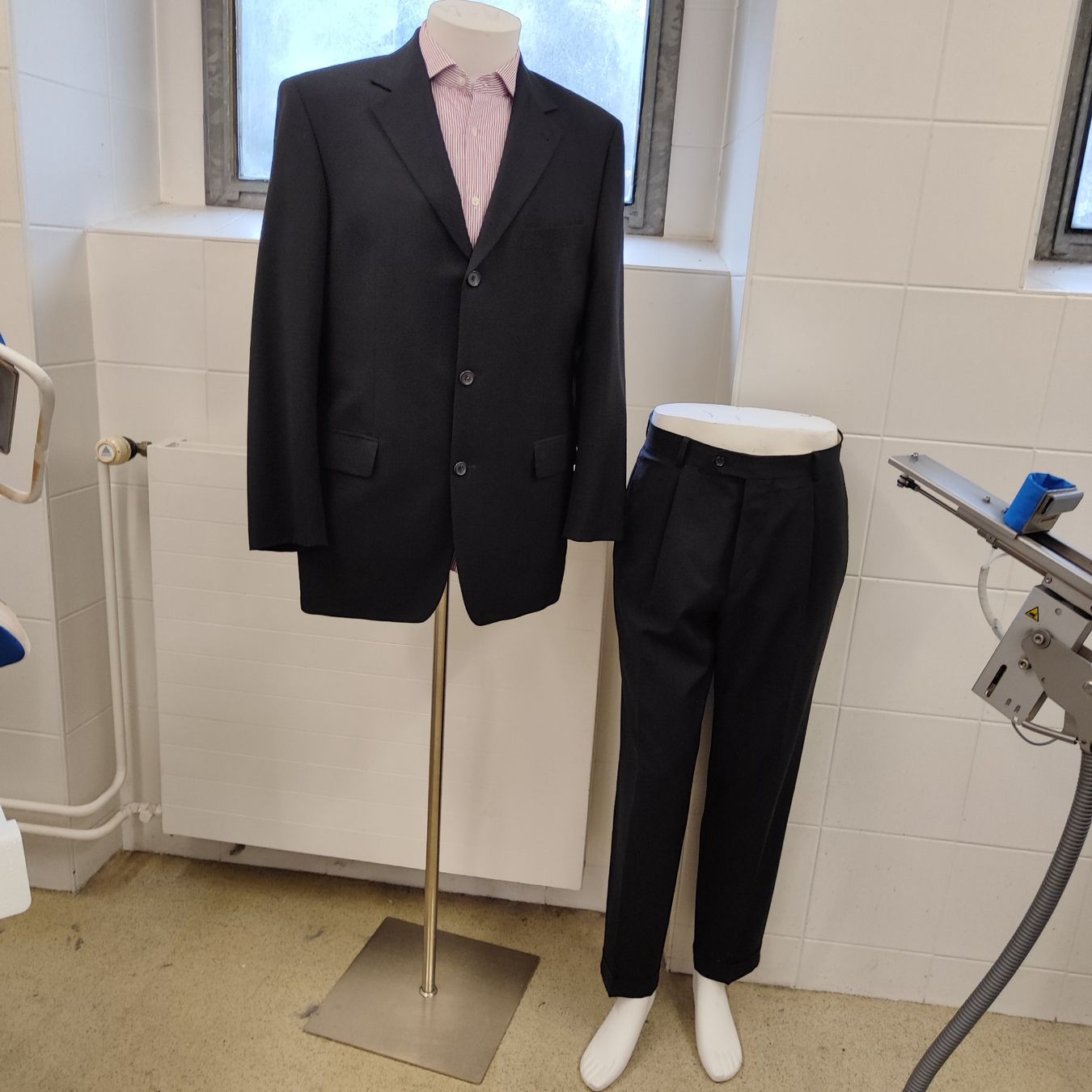 Hugo Boss Completi: herren Boss Anzug GR 50 – Usato da Langnau am Albis venduto da Judithsebi