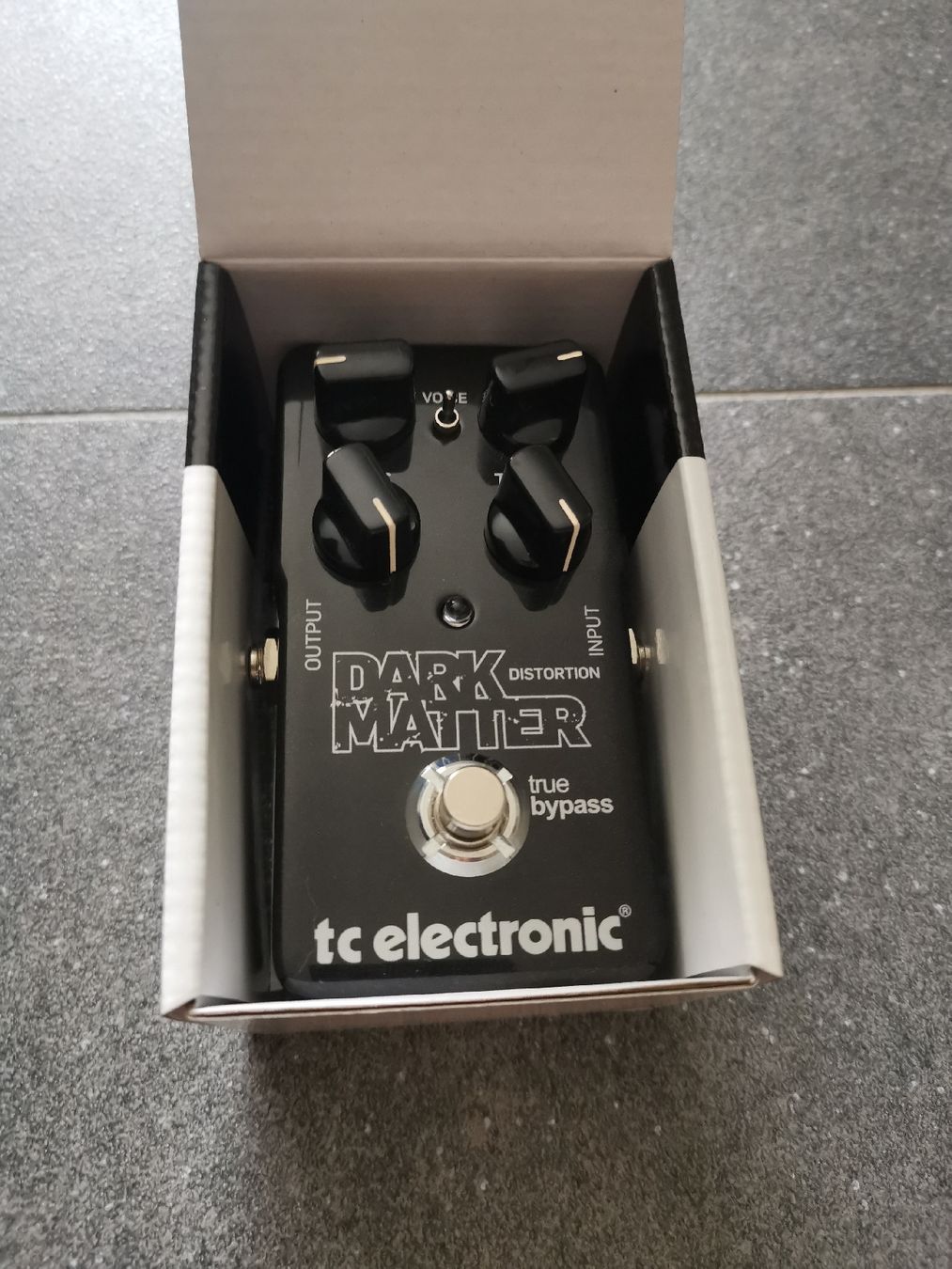 Strumenti musicali: TC Electronic Dark Matter Distortion Gitarreneffektpedal – Nuovo (secondo la descrizione) da Rohrbachgraben venduto da noisenomad 2