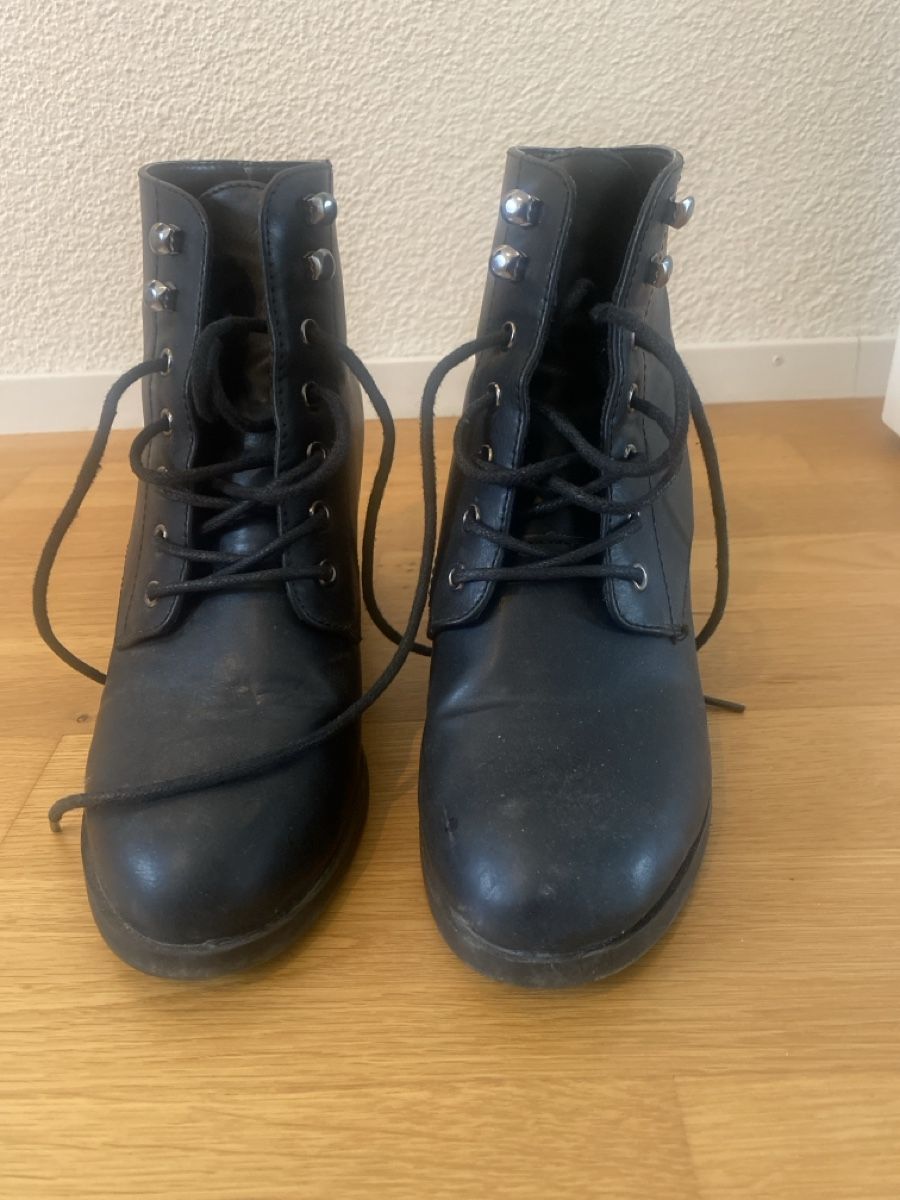 Scarpe da donna: Schwarze Stiefeletten mit Absatz, Grösse 39 – Usato da Birmenstorf AG venduto da Midget0 2