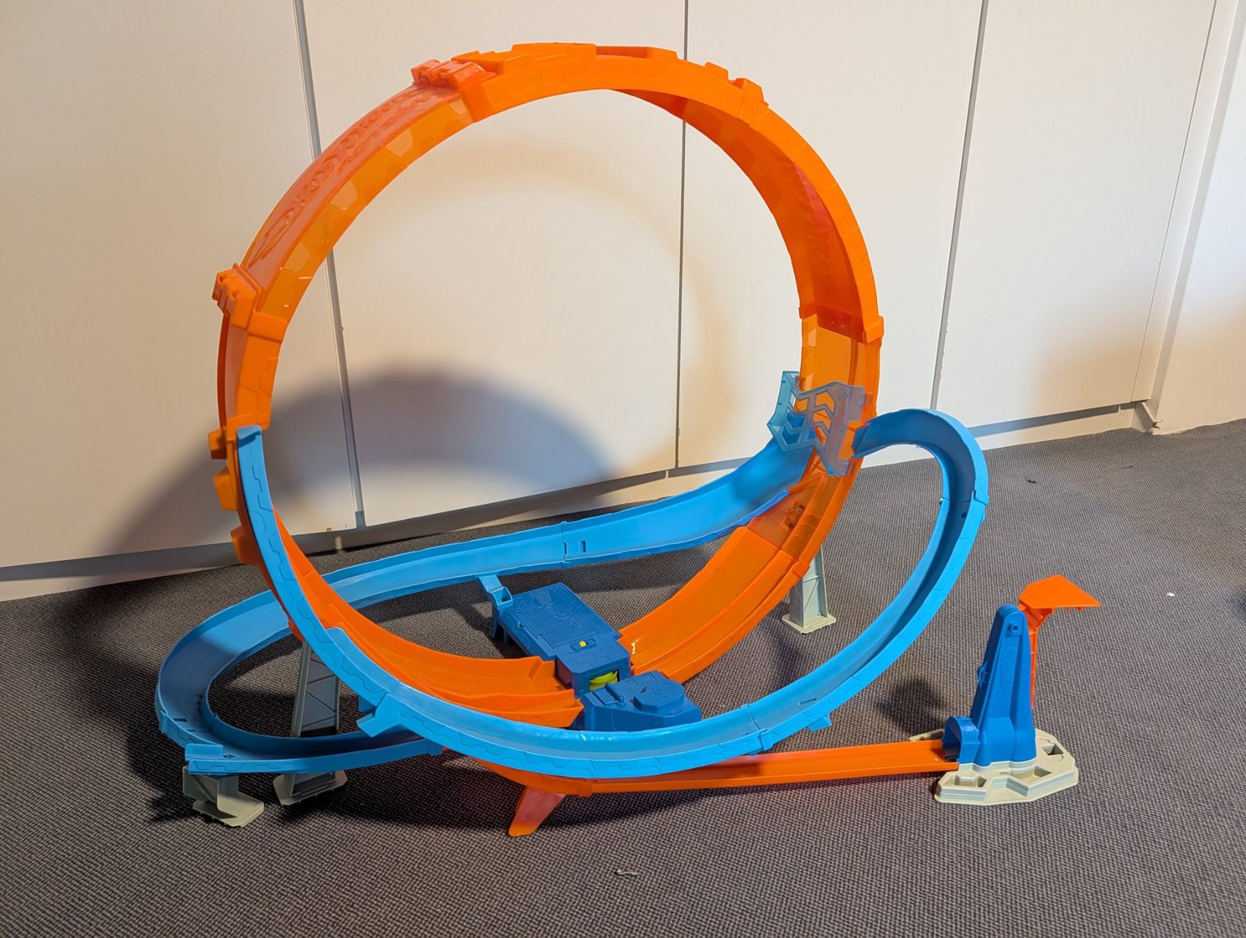 Hot Wheels Giocattoli: Hot Wheels Action - Wirbelndes Looping – Usato da Hochdorf venduto da Lithops