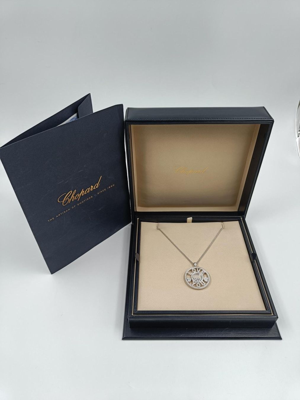 Chopard Catenine: CHOPARD HAPPY DIAMONDS " LOVE YOU " COLLIER , FULL SET – Usato da Luzern venduto da EdiGem