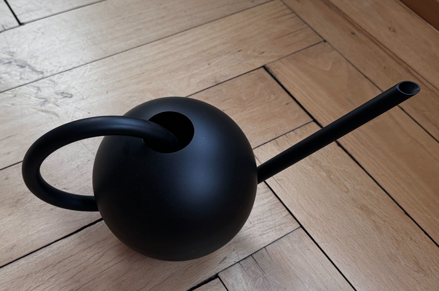 Bewässern & Giessen: Ferm Living - Orb watering can Black – Gebraucht aus Zürich von ser_lg25 4