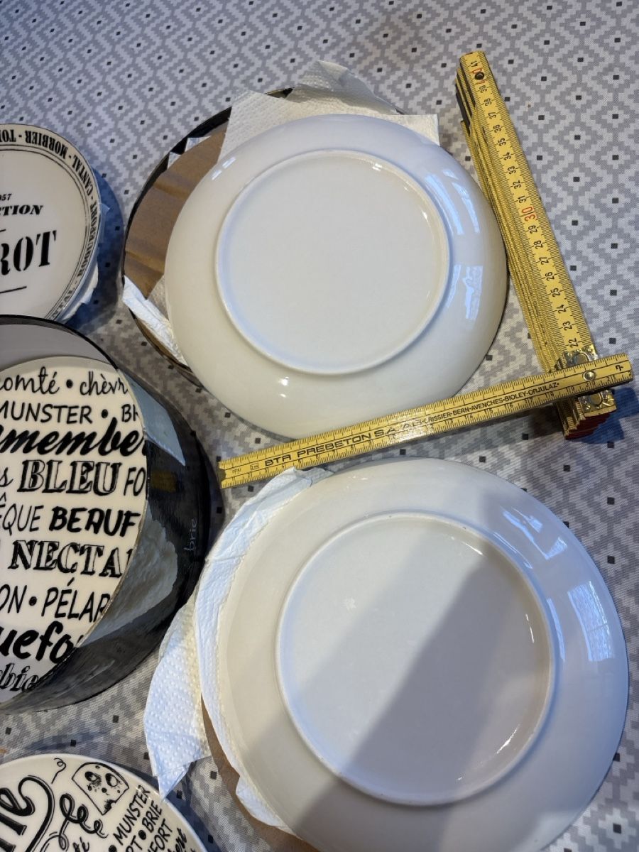 Assiettes: Assiette à Fromage décorative style bistrot set  – Neuf avec emballage d'origine à Ste- Croix par boutondor64 1