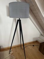 Stehlampe von Galaxus in grau