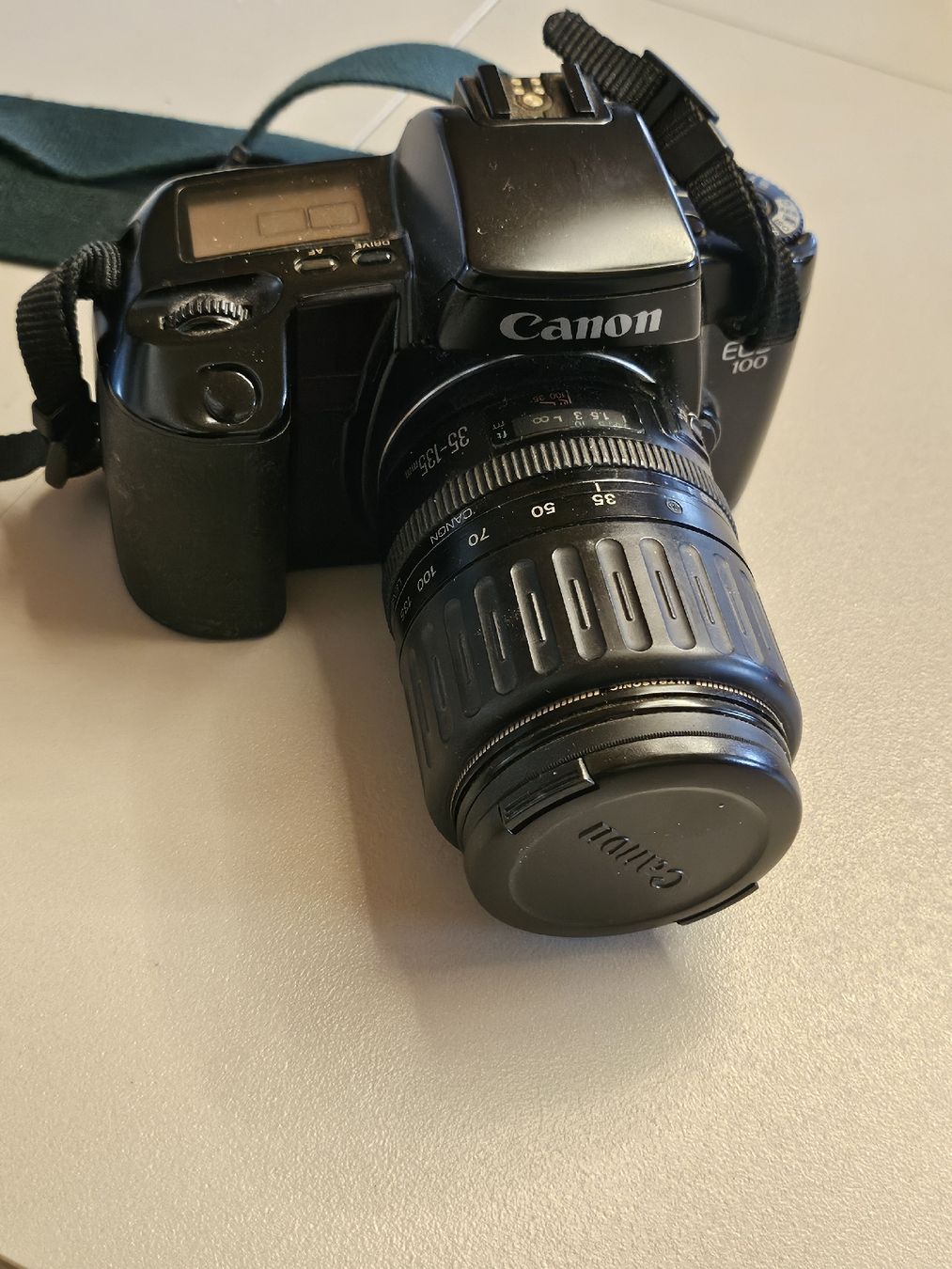 Canon Fotocamera: Canon EOS 100 Spiegelreflexkamera mit 35-135mm Objektiv – Usato da St. Gallen venduto da Cocos_Ricardo 2