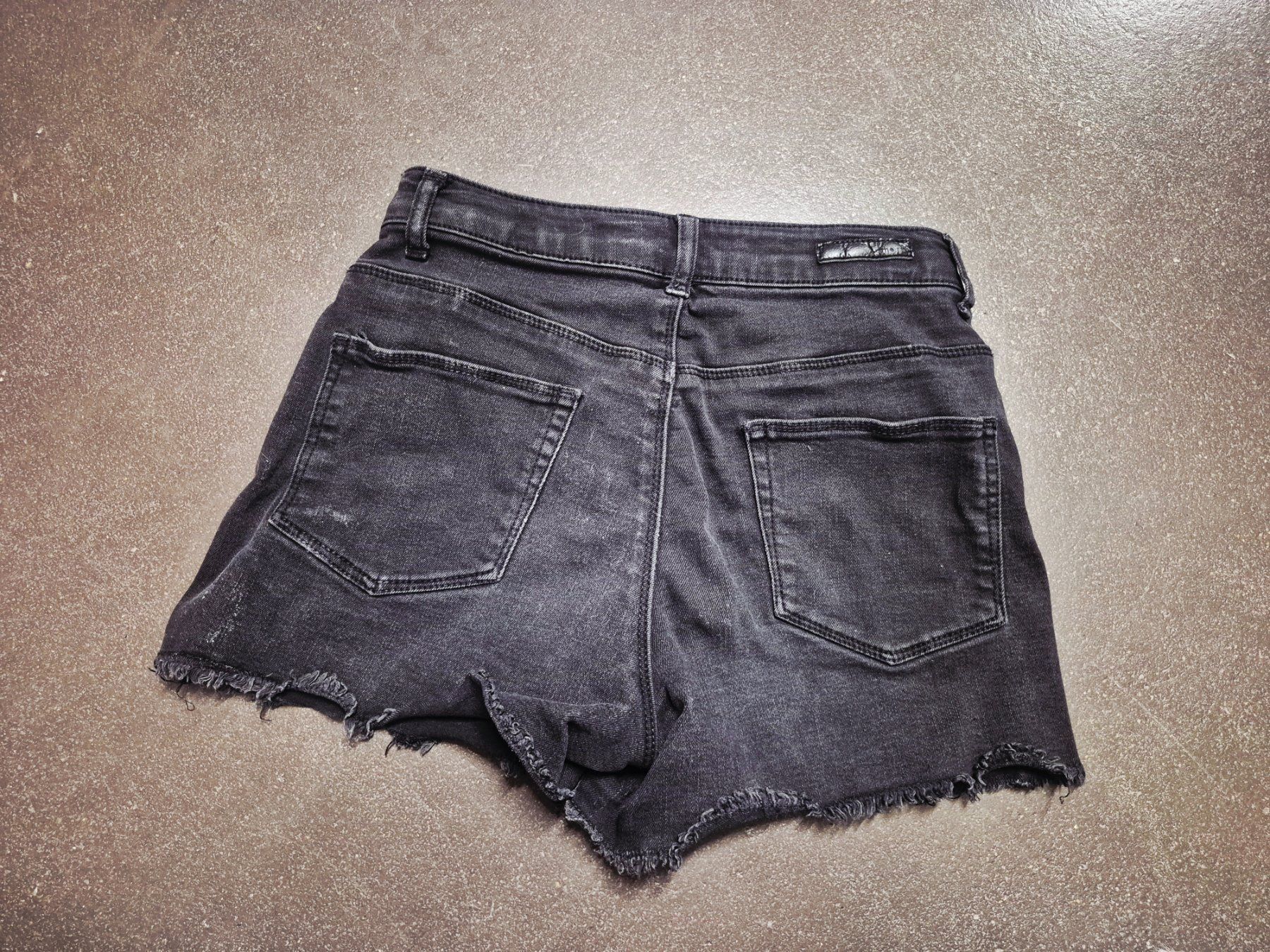 Pantaloni: Kurze Hose Grösse 140 – Usato da St. Gallen venduto da Amelie_73 1