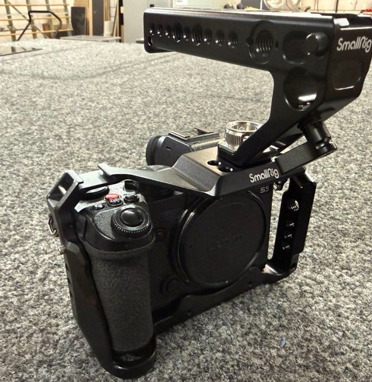 Panasonic Fotocamera: Panasonic Lumix s5 full frame camera with cage – Usato da Geneve venduto da T36