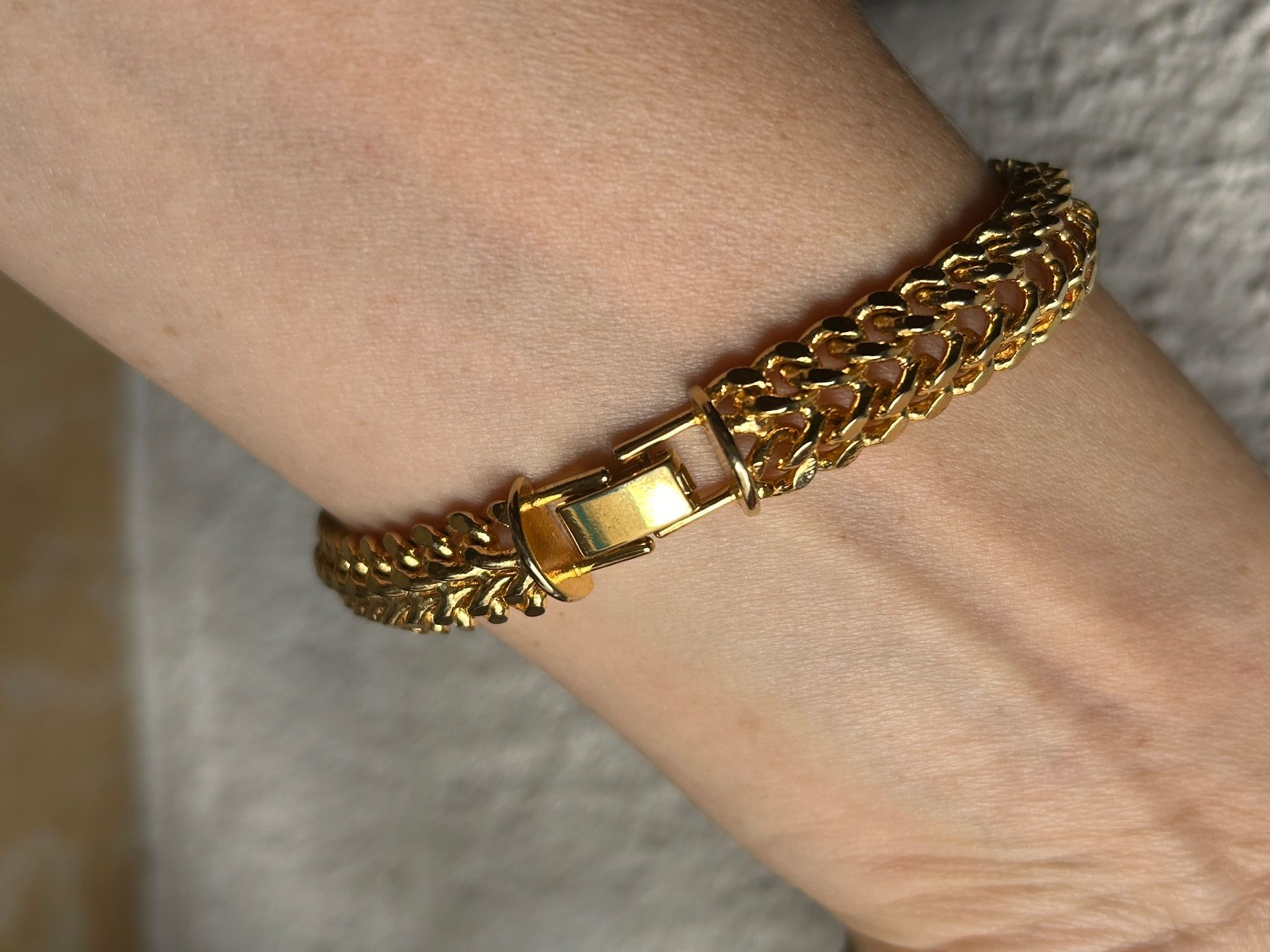 Bracciali & Braccialetti: Goldfarbenes Armband, Modeschmuck, neuwertig – Usato da Laufen venduto da belleskulptur 2