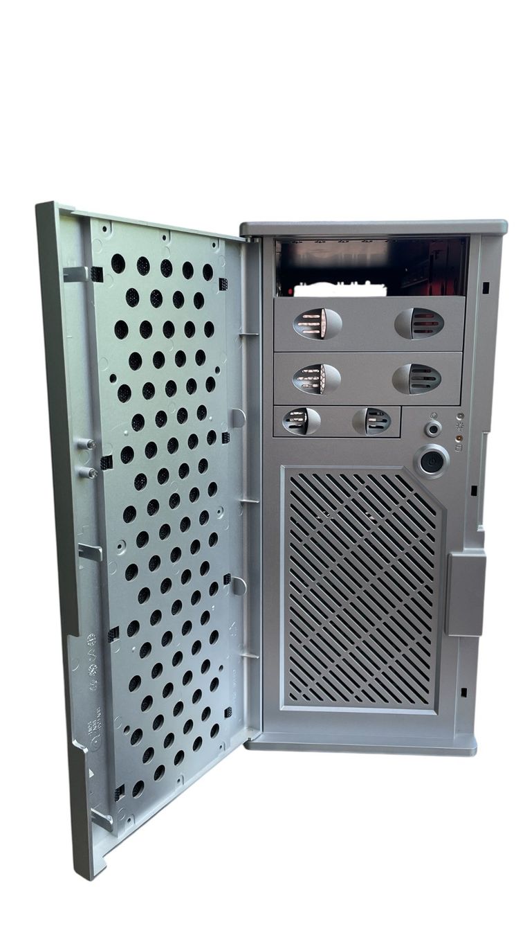 Chieftec Custodie: CHIEFTEC PC Tower Gehäuse – Usato da Glattfelden venduto da cybermaxx 1