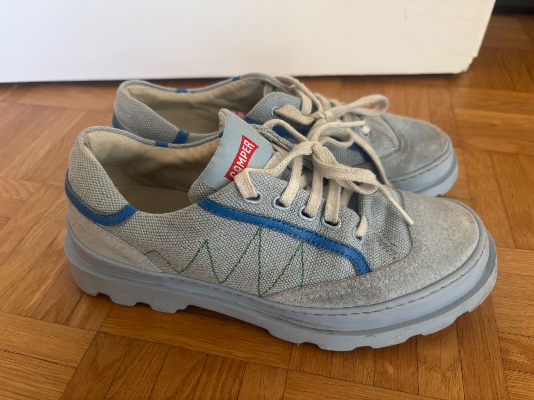 Camper Damenschuhe: Camper Brutus Sneakers in Hellblau – Gebraucht aus Adliswil von buchstabensuppe 2