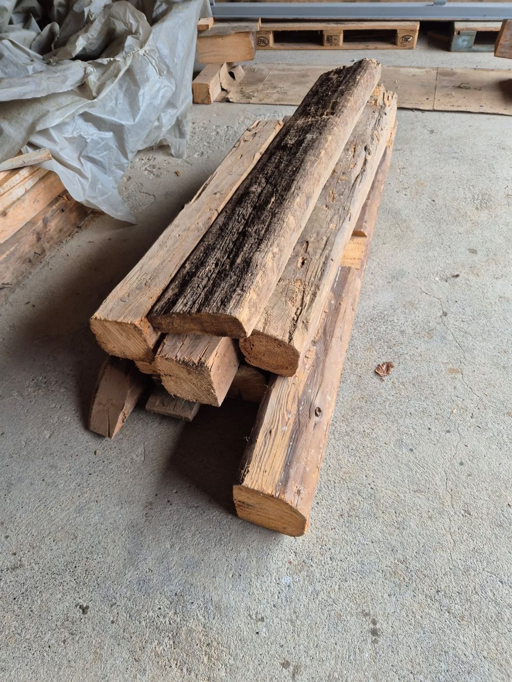 Articoli in legno: Alte Holzbalken – Usato da Kaltbrunn venduto da savco 2