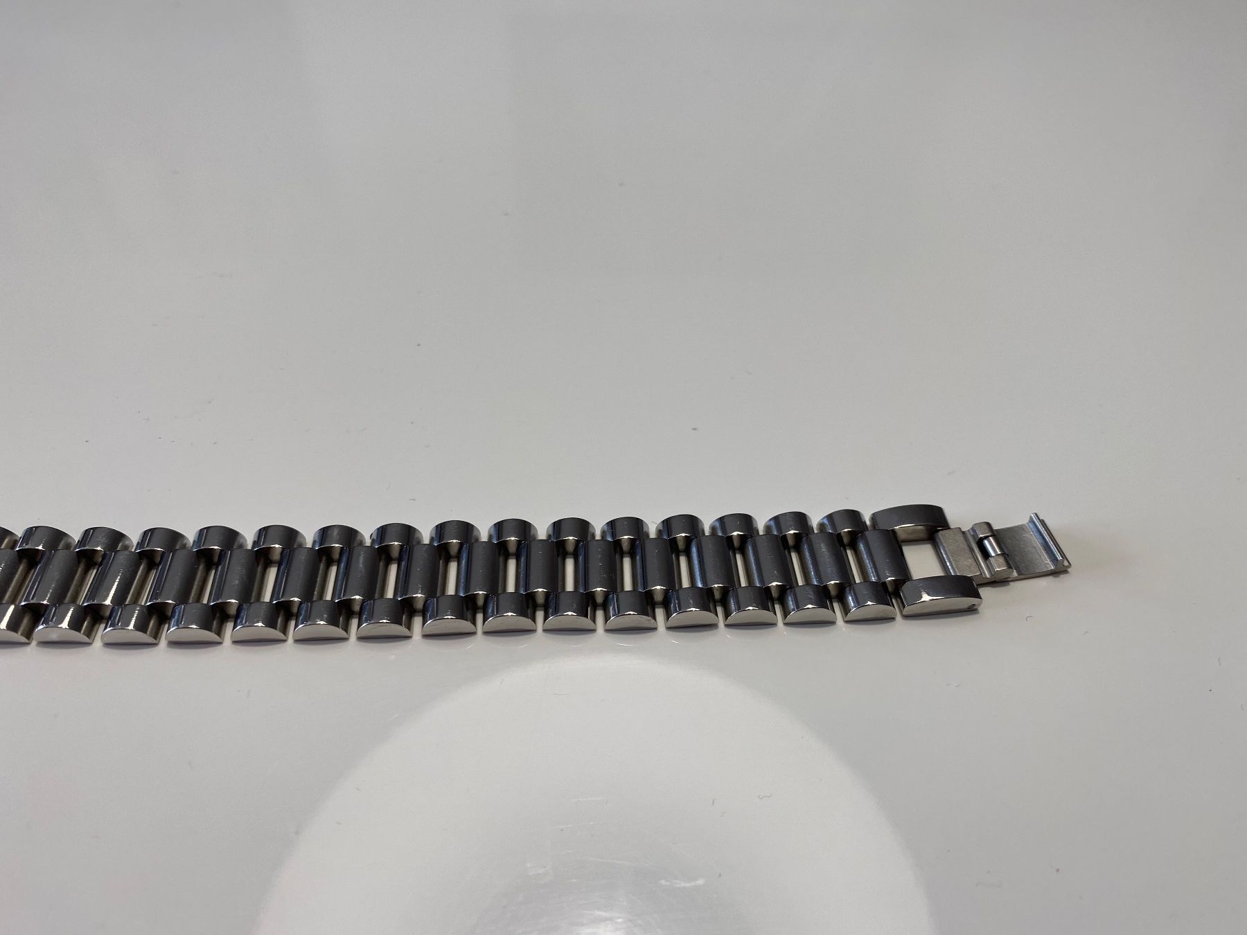 Bracciali & Braccialetti: Bracelet Présidentiel DayDate Acier – Nuovo (secondo la descrizione) da Bottens venduto da 2Lens 1