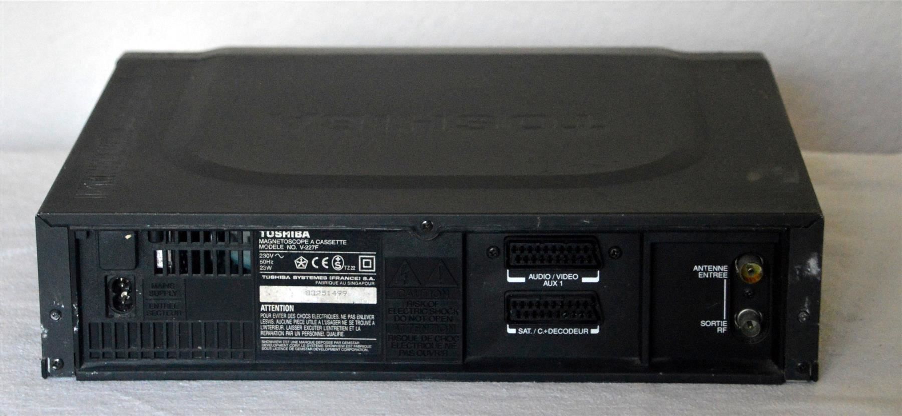 Registratori: Videorecorder VHS Toshiba V-227F magnétoscope – Usato da Collonges venduto da arashee 2