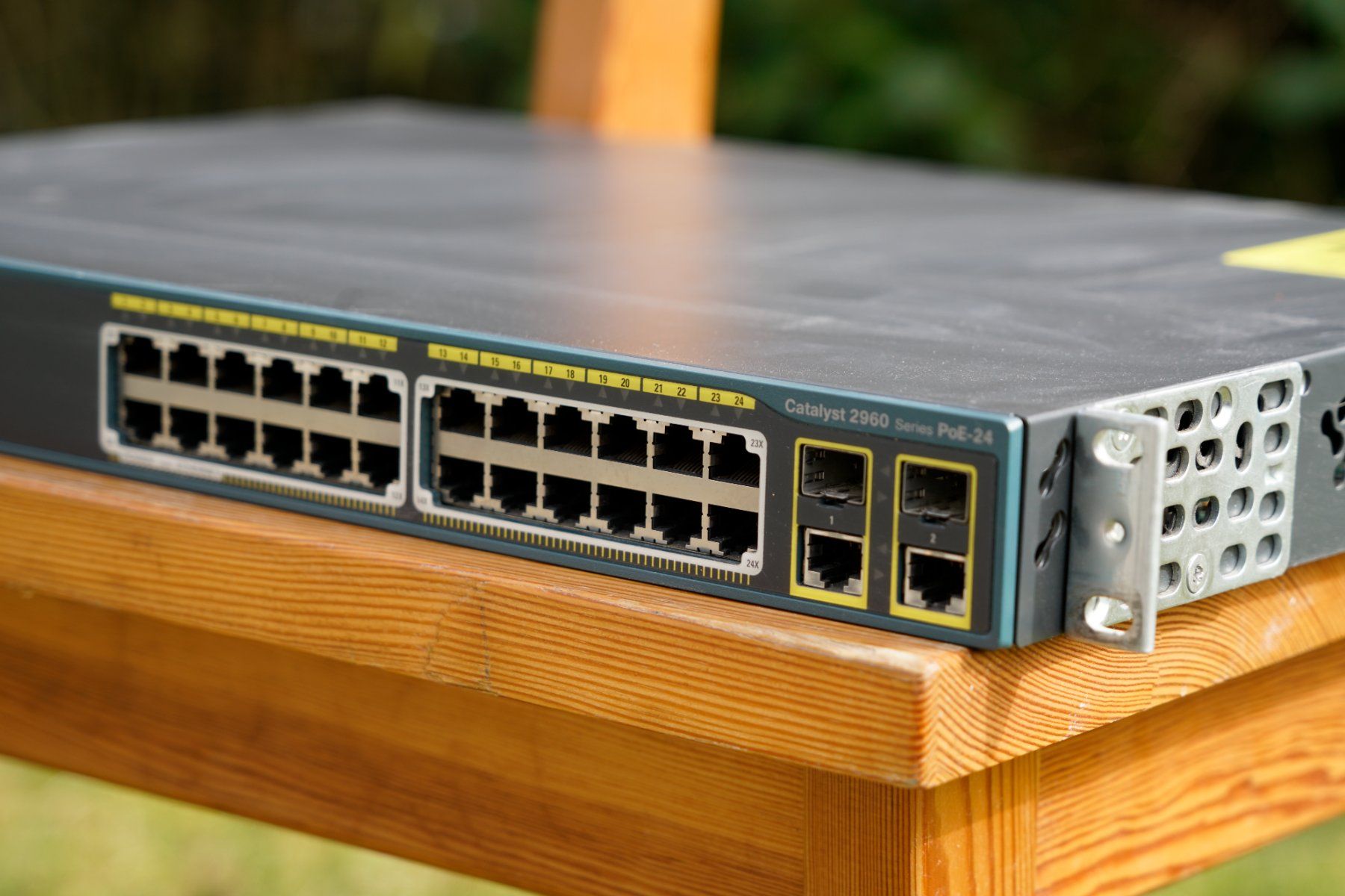 Cisco Hub & Switch: Cisco Catalyst 2960 Switch PoE-24, Gebraucht – Usato da Stein AG venduto da Laasery 1