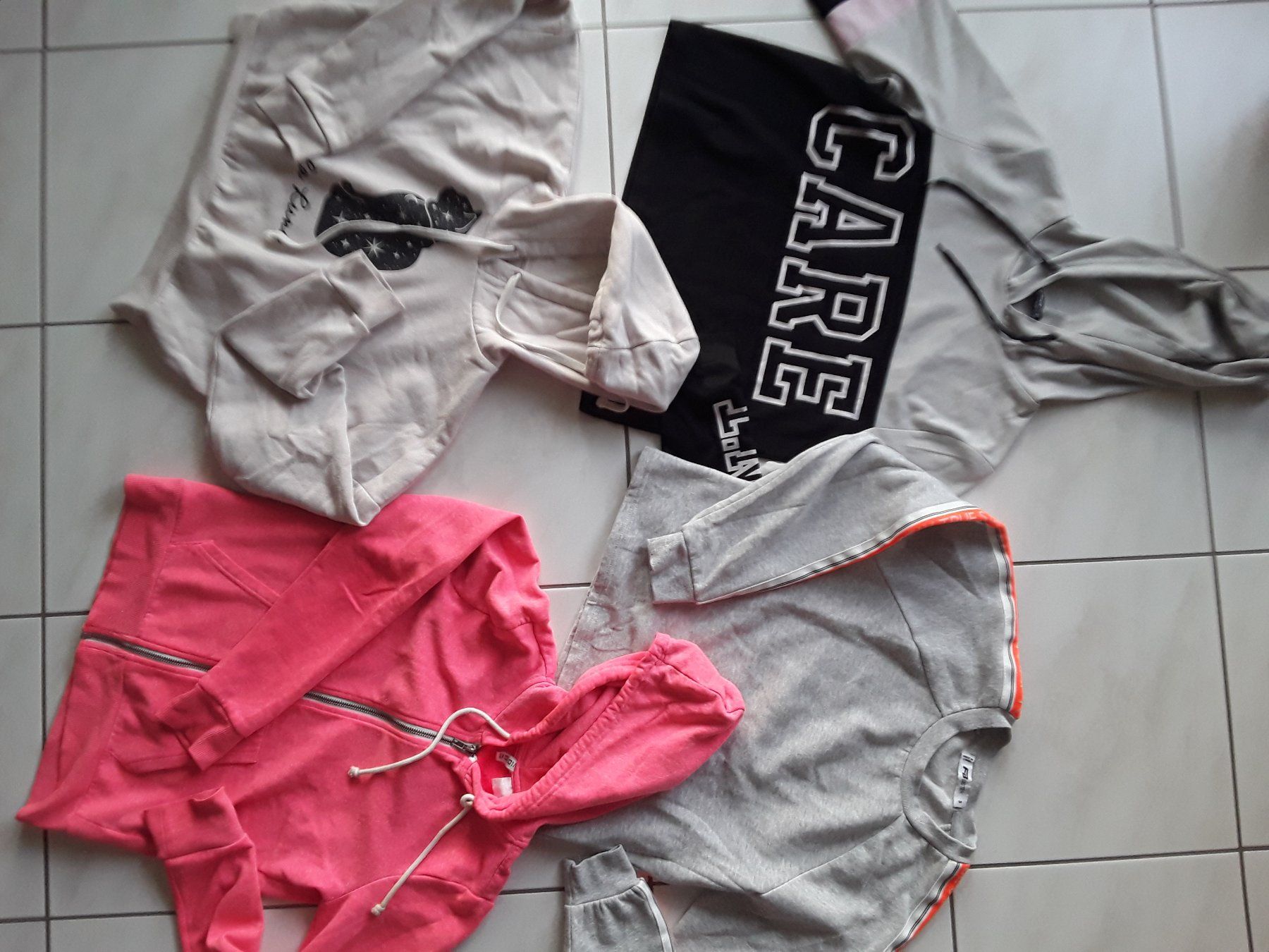 Maglioni & Felpe: 4er Set: Lässige Hoodies/Pullis – Usato da Heimberg venduto da Samprof 1